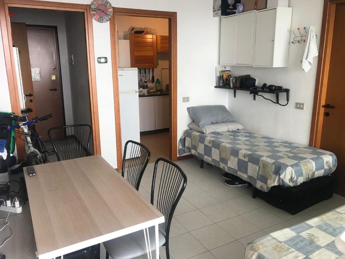 Milan White Tower Flat Bisceglie M1 Hotel Екстериор снимка